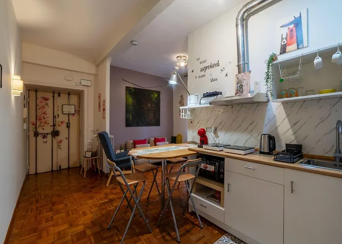 Guesthost - Cozy Re Di Metro Area Apartment